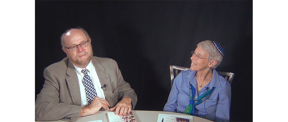 Rabbi Richard Address chats with Rabbi Sue Levi Elwell.