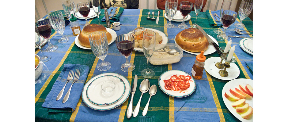 "Rosh Hashanah 5769 - The Table," by Edsel Little, used via Creative Commons License on Flickr.com